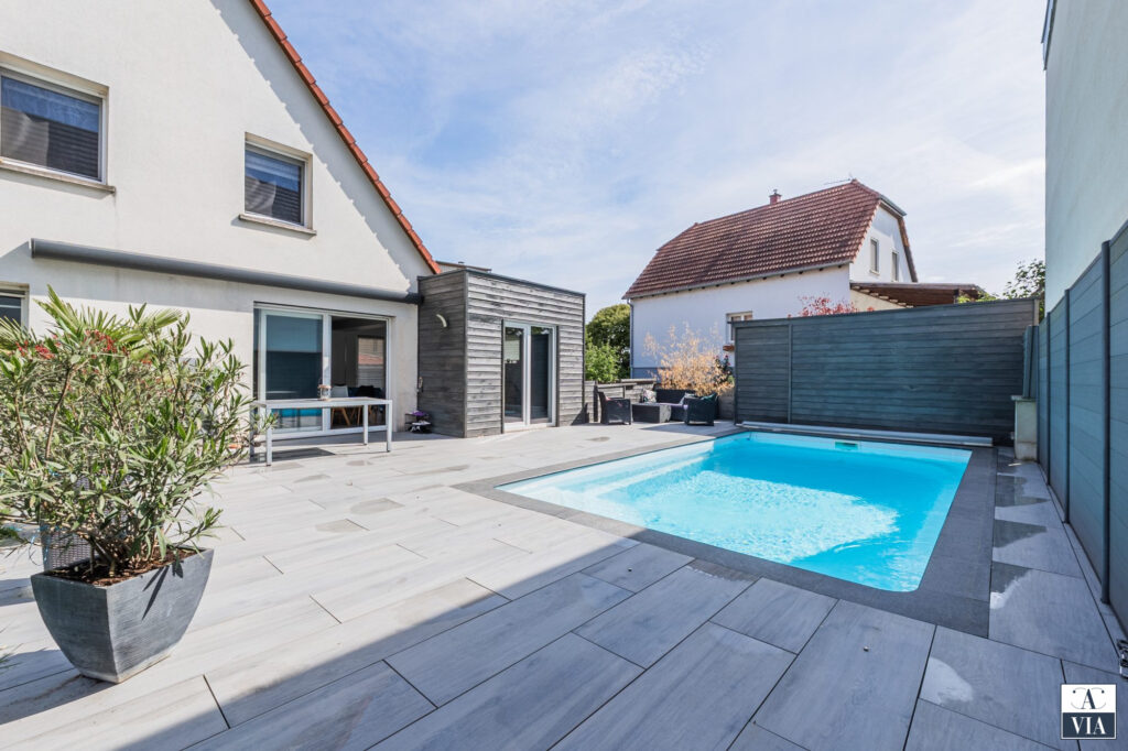 Maison contemporaine avec piscine et atelier à Westhouse