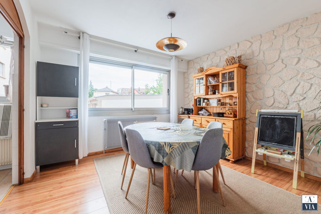 Grand T3/T4 à Neudorf avec stationnement