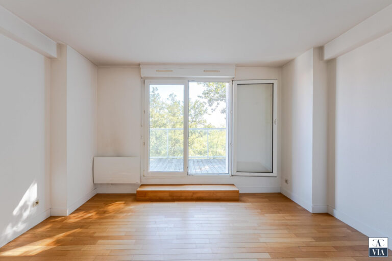 Un 4 pièces avec deux grands espaces extérieurs et une place de stationnement - Meinau / rue de la Boîte à Bougies