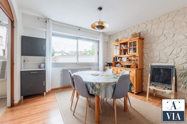 Grand T3/T4 à Neudorf avec stationnement