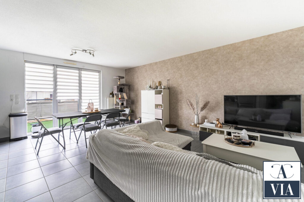 Appartement T3 lumineux avec terrasse – 64m² Appartement T3 lumineux avec terrasse – 64m²