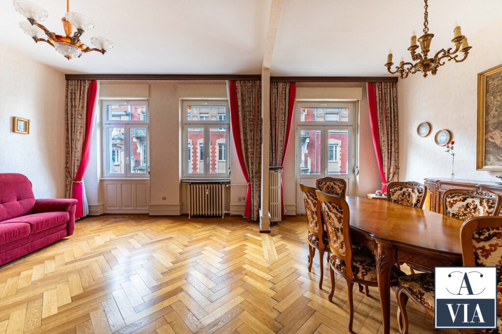 Bel appartement 3 / 4 pièces de caractère avec une mansarde – Neustadt / rue Oberlin Bel appartement 3 / 4 pièces de caractère avec une mansarde – Neustadt / rue Oberlin