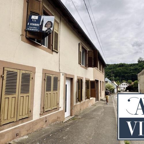 Une maison et sa dépendance aux pieds des falaises - Lutzelbourg / rue de Phalsbourg